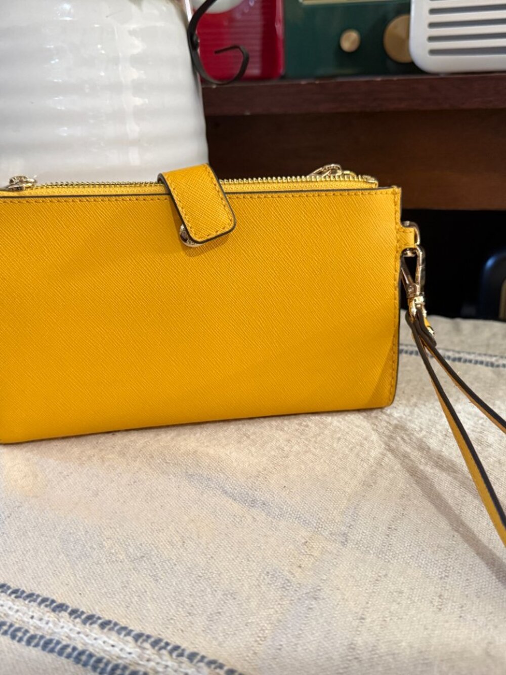 LN Michael Kors Jet Set Saffiano Leather Wristlet Wallet Clutch |Marigold Yellow - Picture 4 of 7